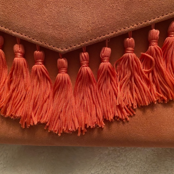 Suede handbag in coral with fringe - Picture 2 of 5